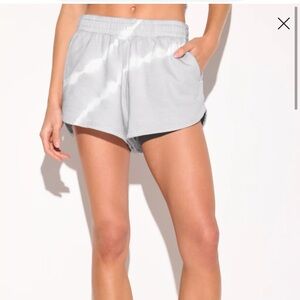 Spiritual gangster grey/white tie dyed shorts